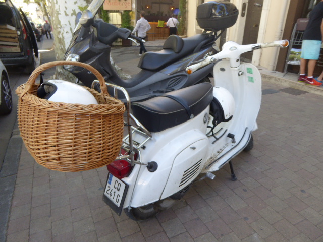 moto with basket